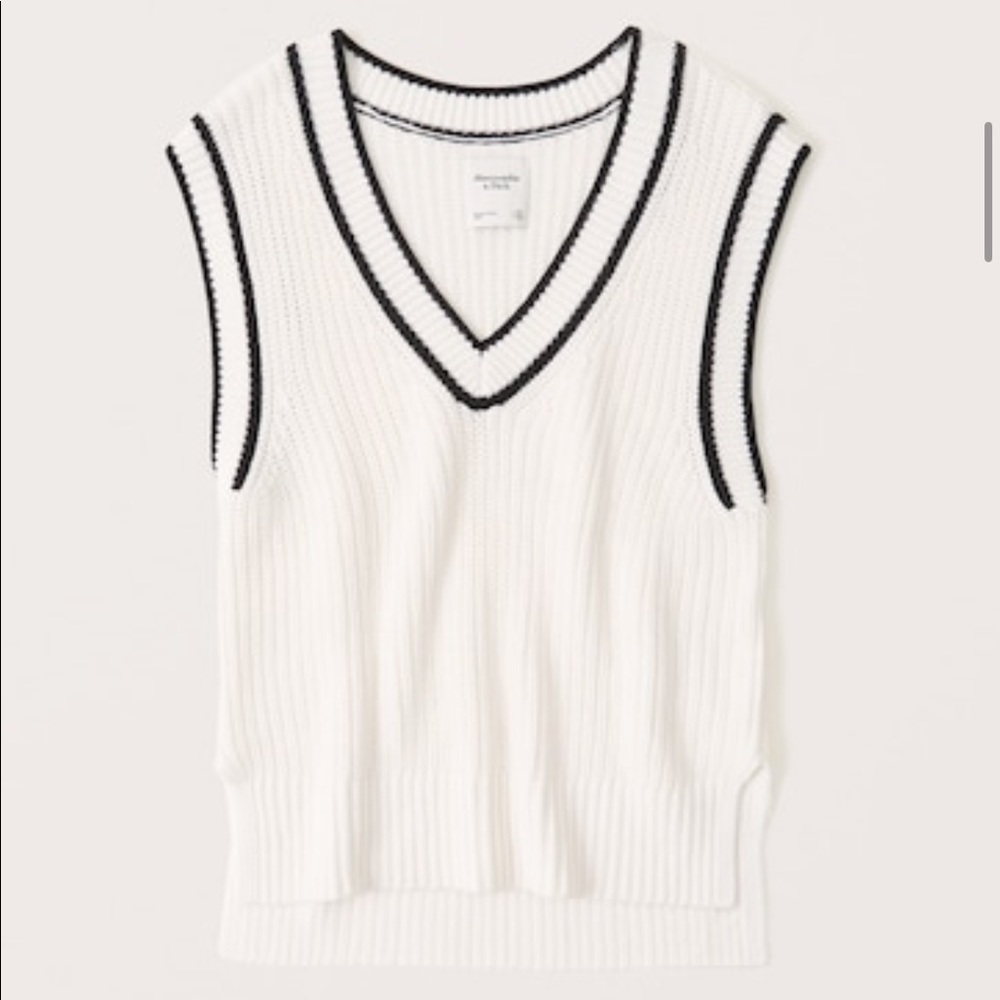 ABERCROMBIE Over Sized V Neck Sweater Vest